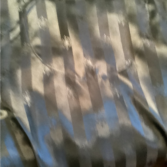 Chelsea’s Collection ladies long sleeve satin striped pajamas, size medium - Picture 9 of 10